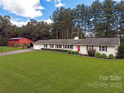 23 Country Road sold home in Town And Country Estates, Hendersonville, NC