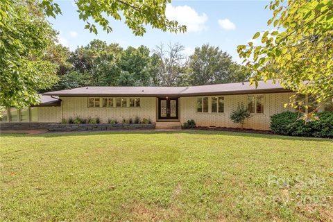 7107 Cedarfield Road sold home in Lakeland Hills, Charlotte, NC