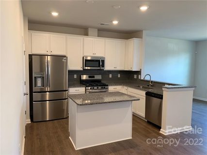 953 Cobbled Way 41