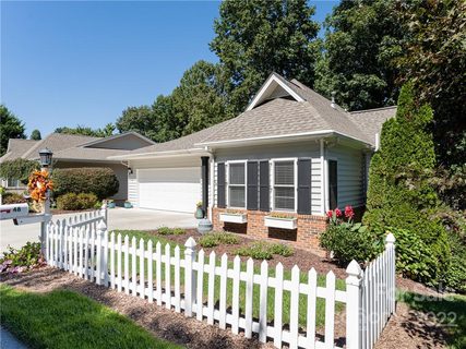 48 Carriage Summitt Way