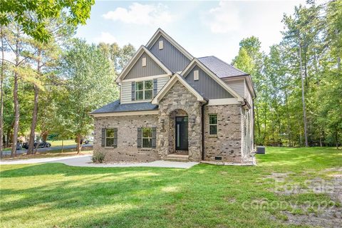 2200 Lakeview Circle sold home in Morningstar Acres, Matthews, NC
