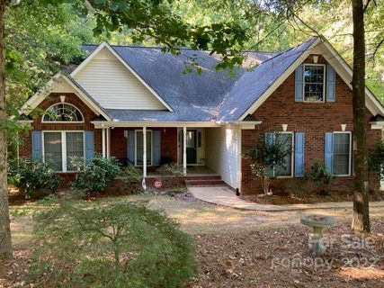 Previously sold for $404,700