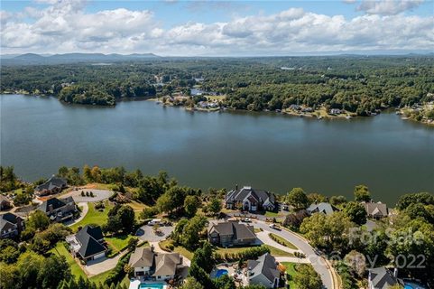 3831 8th Street Place sold home in Governors Harbour, Hickory, NC