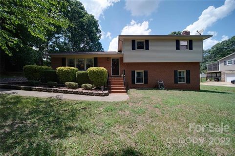 2214 Deerwood Place sold home in Quail Hollow, Concord, NC