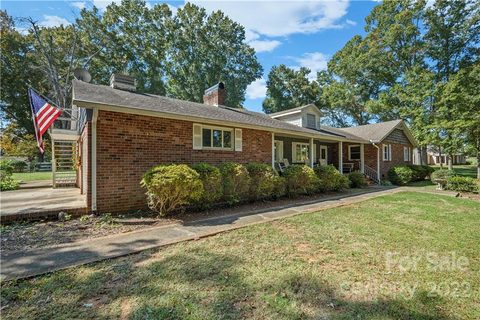 1090 Oakwood Street sold home in Brookwood, Maiden, NC
