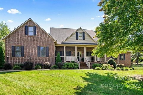 70 Iswa Drive sold home in Iswa Point, Taylorsville, NC