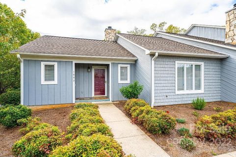 1003 21st Avenue sold townhome in La Madeleine, Hickory, NC