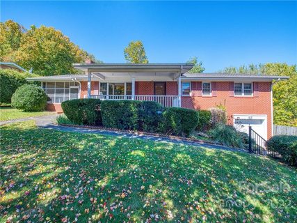 50 Melrose Street sold home in Hendrixs Park Knoll, Waynesville, NC