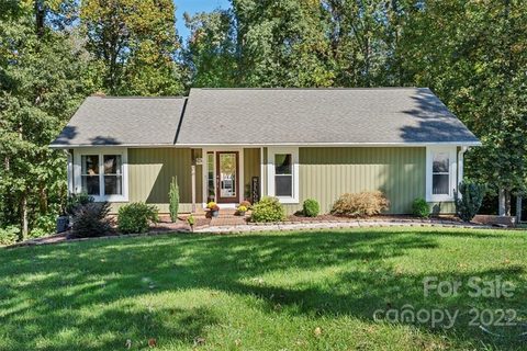 106 Three Oaks Lane