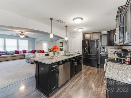 909 Sherman Street sold home in Village At Fifth Avenue, Gastonia, NC