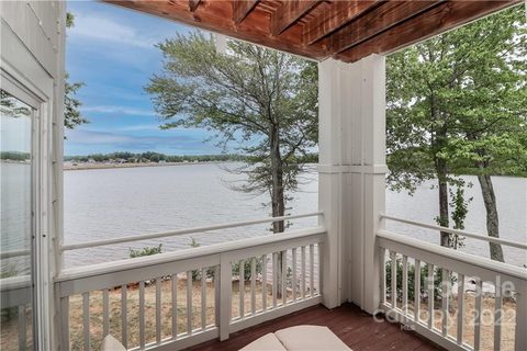 915 Northeast Drive sold home in Spinnaker Reach, Davidson, NC