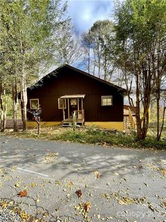 1043 Old Fiddle Road sold home in Walker-In-the-Hills, Waynesville, NC