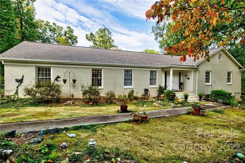 966 Hampton Place
