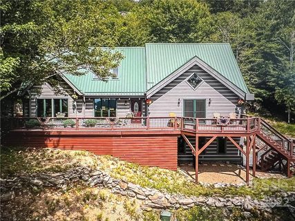 109 Lower Snowbird Trail 129 R sold home in Pinnacle Ridge, Beech Mountain, NC