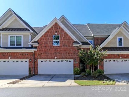 904 Ospre Lane