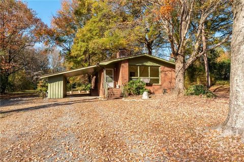 817 Allister Drive