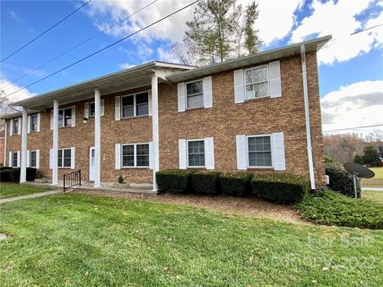 100 Falling Waters Road 4 sold condo in Brookside Manor Condominiums, Hendersonville, NC