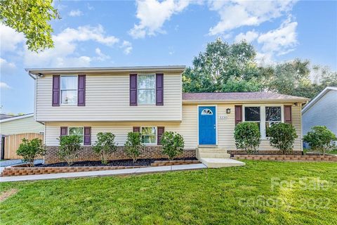 3220 Old House Circle