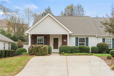 128 Ashwood Lane