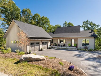 124 Mossy Rock Way