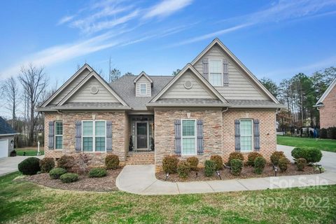 304 Wintergreen Court sold home in Hall Crossing, Kings Mountain, NC