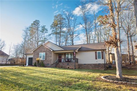 3733 Rolling View Lane sold home in Anderson Woods, Maiden, NC