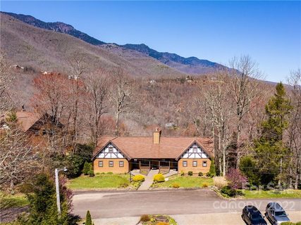 418 Overlook Drive Azalea 2 sold townhome in Alpine Village, Burnsville, NC
