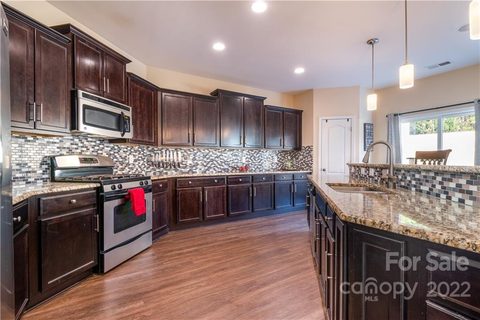 155 E Warfield Drive sold home in Wellesley East, Mooresville, NC