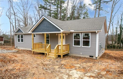 17 Fair Oaks Road sold home in Oak Park, Arden, NC