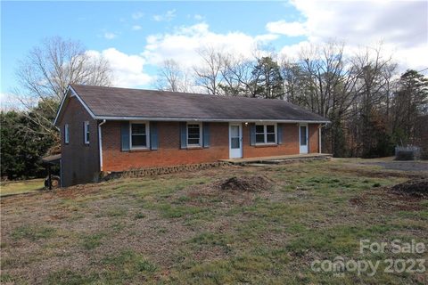 2436 Robinson Road sold home in Country Club Hills, Newton, NC