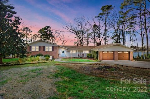114 S Oakwood Drive