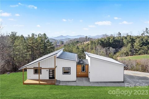 52 Little Oak Road sold home in Oak Knoll Estates, Leicester, NC