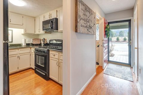 82 Chelsea Road sold condo in Waynesville West Condos, Waynesville, NC