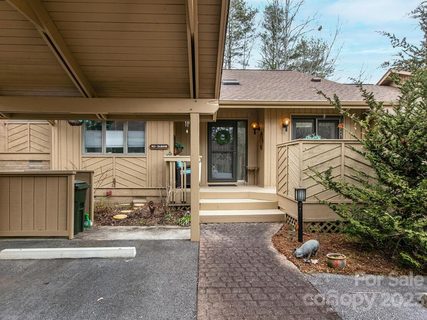 103 N Scarlet Oak Lane