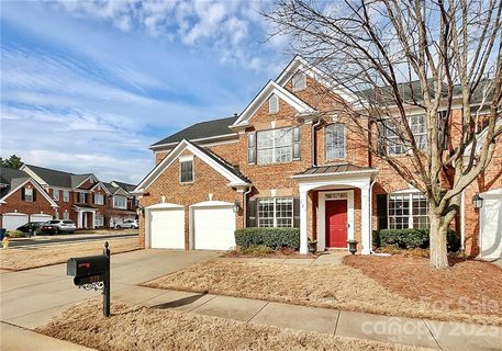 221 Robinlynn Road sold home in Avington, Matthews, NC