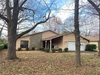 6323 Woodbridge Road sold home in Lake Forest, Charlotte, NC