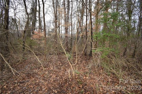 907 Edgewater Drive