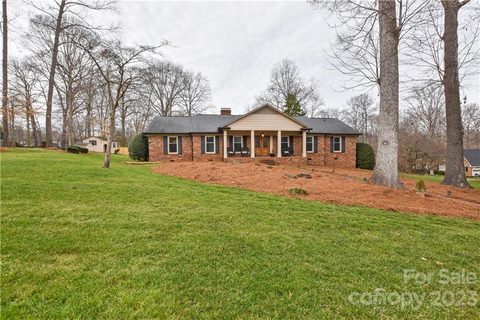 313 Fallingbrook Drive