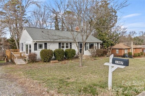 1307 Knox Street sold home in Bellevue, Statesville, NC