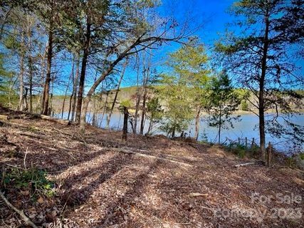5772 Lake Pointe Drive sold home in Waterfront Harbor, Granite Falls, NC