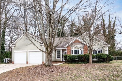 706 Wild Oak Court sold home in Oakdale Woods, Charlotte, NC