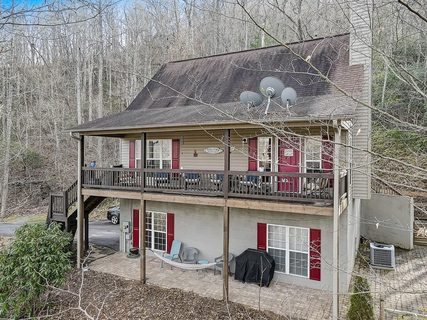 1227 Country Club Drive sold home in Forest Hills, Cullowhee, NC