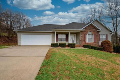 3806 Pineknoll Drive sold home in Pineknoll, Hickory, NC