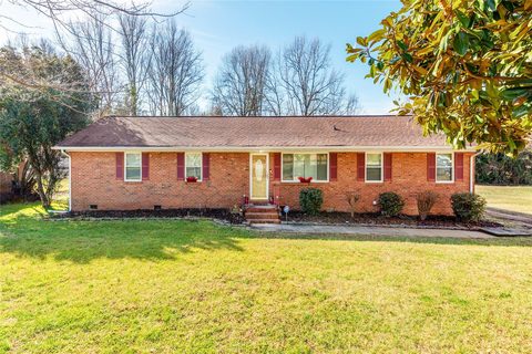 8023 Linda Lake Drive sold home in King Acres, Charlotte, NC
