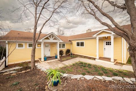 Previously sold for $905,212