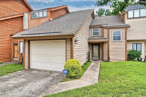 204 Hounds Court N
