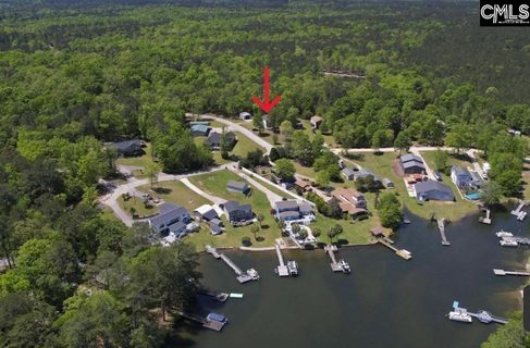305 Lakeshore Dr