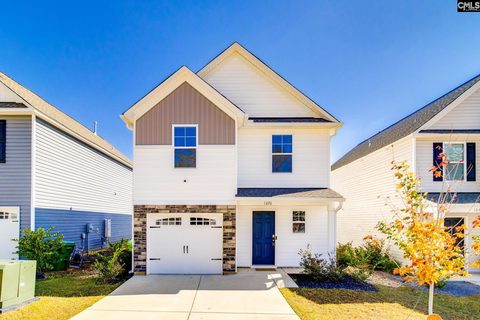 1070 Crescent Moon Loop