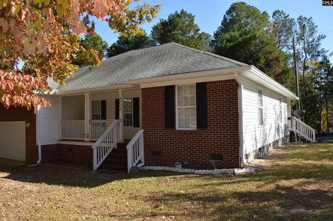 2004 Rolling Hills Road active home in Lake Wateree, Ridgeway, SC