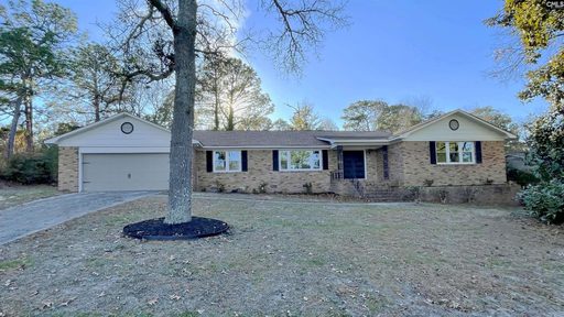 140 Park Shore Drive E active home in Spring Valley, Columbia, SC